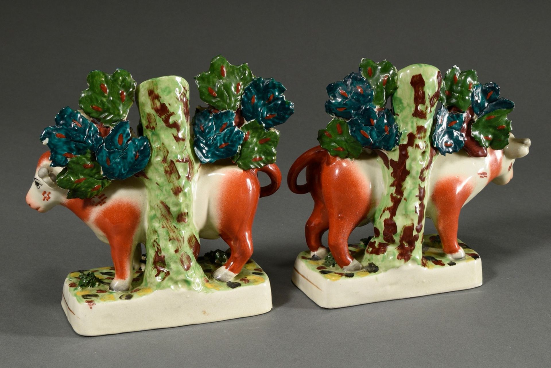 A pair of Staffordshire pendant groups ‘Cows’, soft porcelain polychrome painted, England 19th cent - Image 2 of 4
