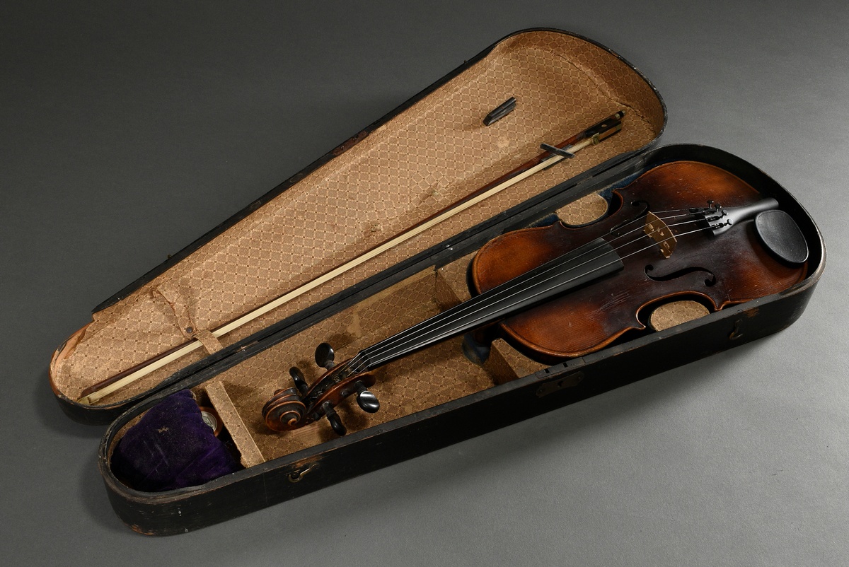 Deutsche Geige, wohl Sachsen um 1900, ohne Zettel, geteilter und leicht geflammter Boden, spielbar, - Bild 7 aus 8