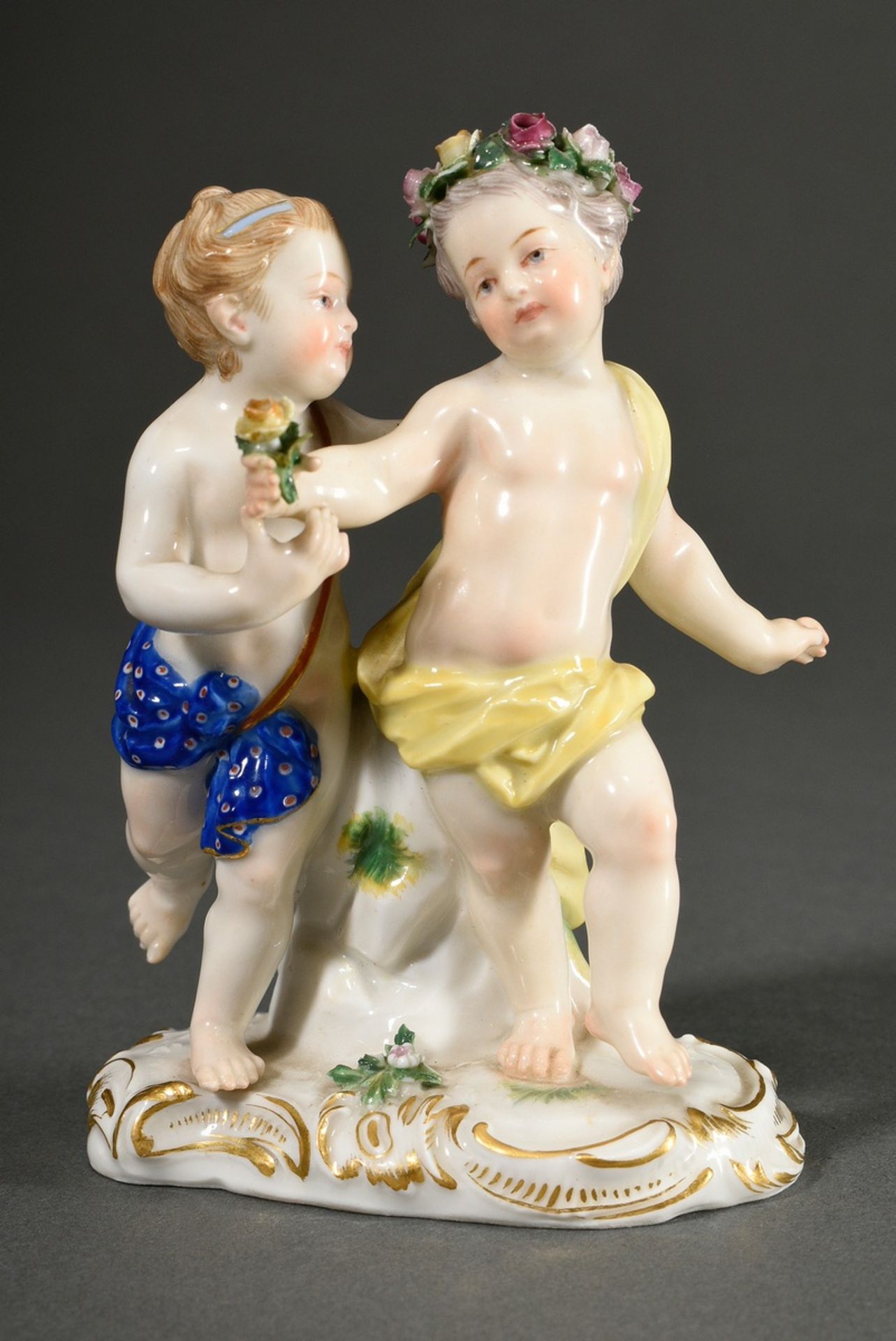 Meissen Figur "Tanzendes Blumenpaar", polychrom bemalt  auf goldstaffiertem Rocaillesockel, Modelln