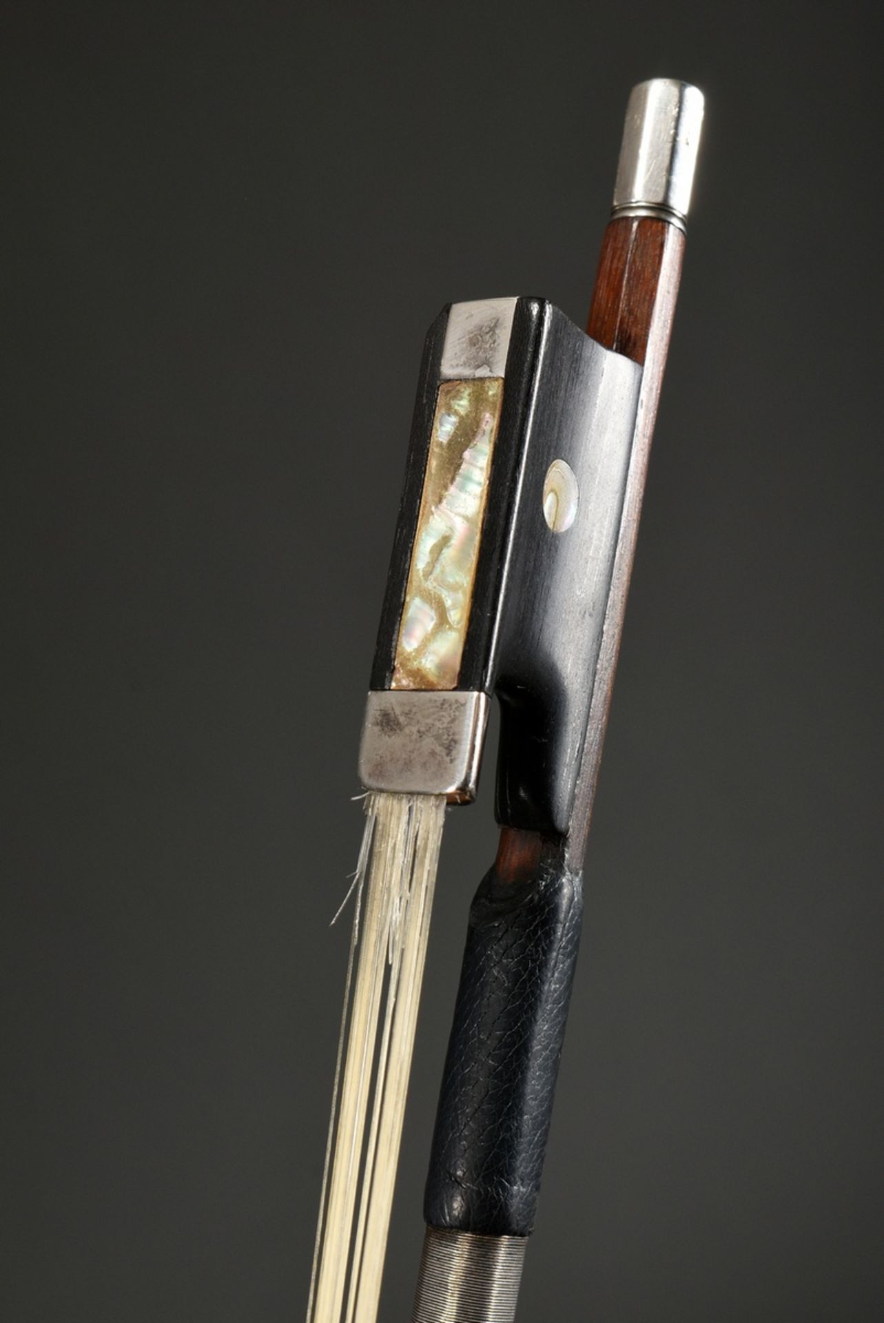 Master violin bow, probably Saxony 1st half of the 20th century, without branding, octagonal to rou - Image 4 of 10