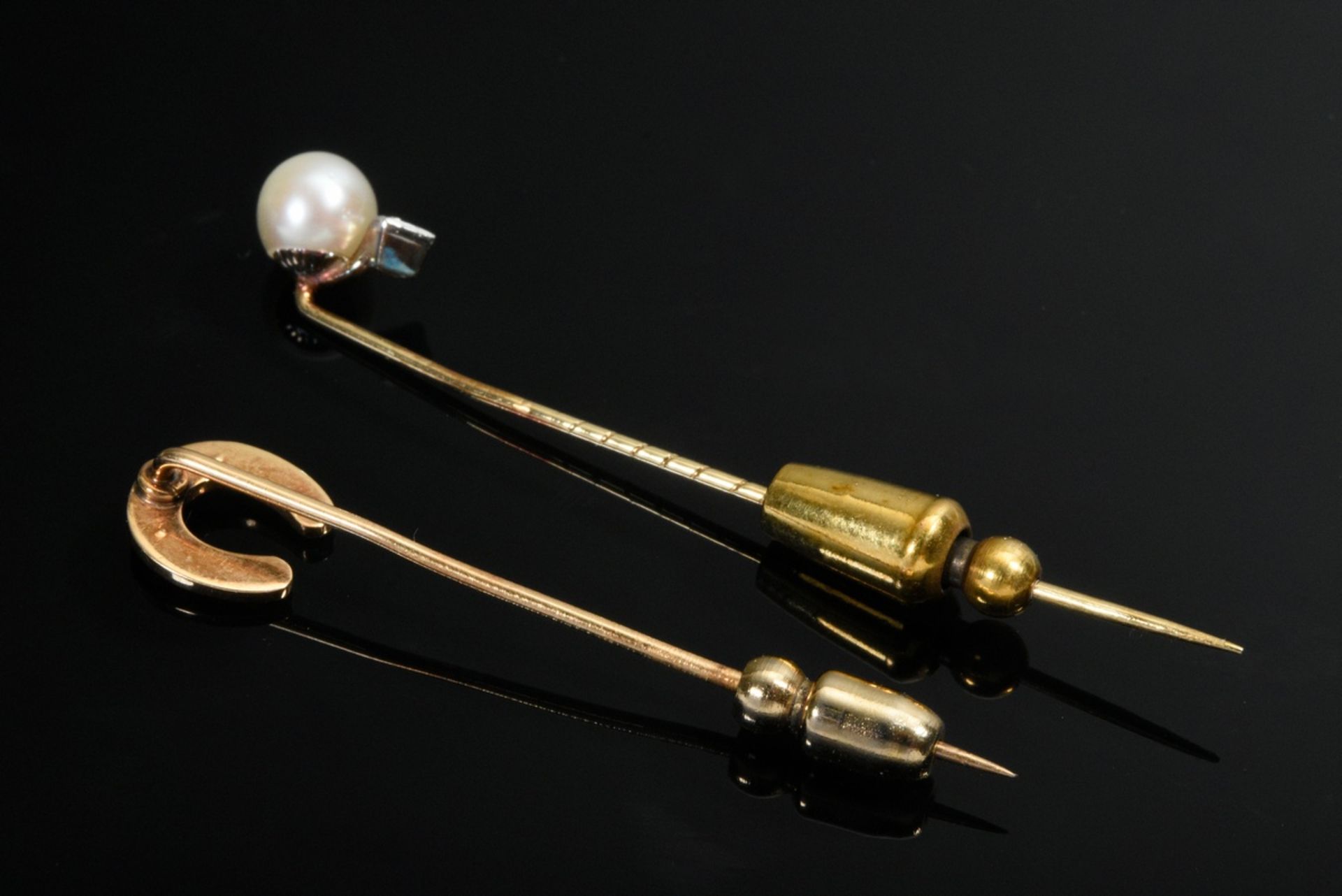 2 Various yellow gold 585 tie pins: 1 horseshoe with seed pearls (Ø 9mm) and 1 needle with oriental - Image 3 of 3