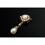Antique yellow gold 585 clasp with rosette of natural pearls and diamond roses, circa 1900, 3.5g, l