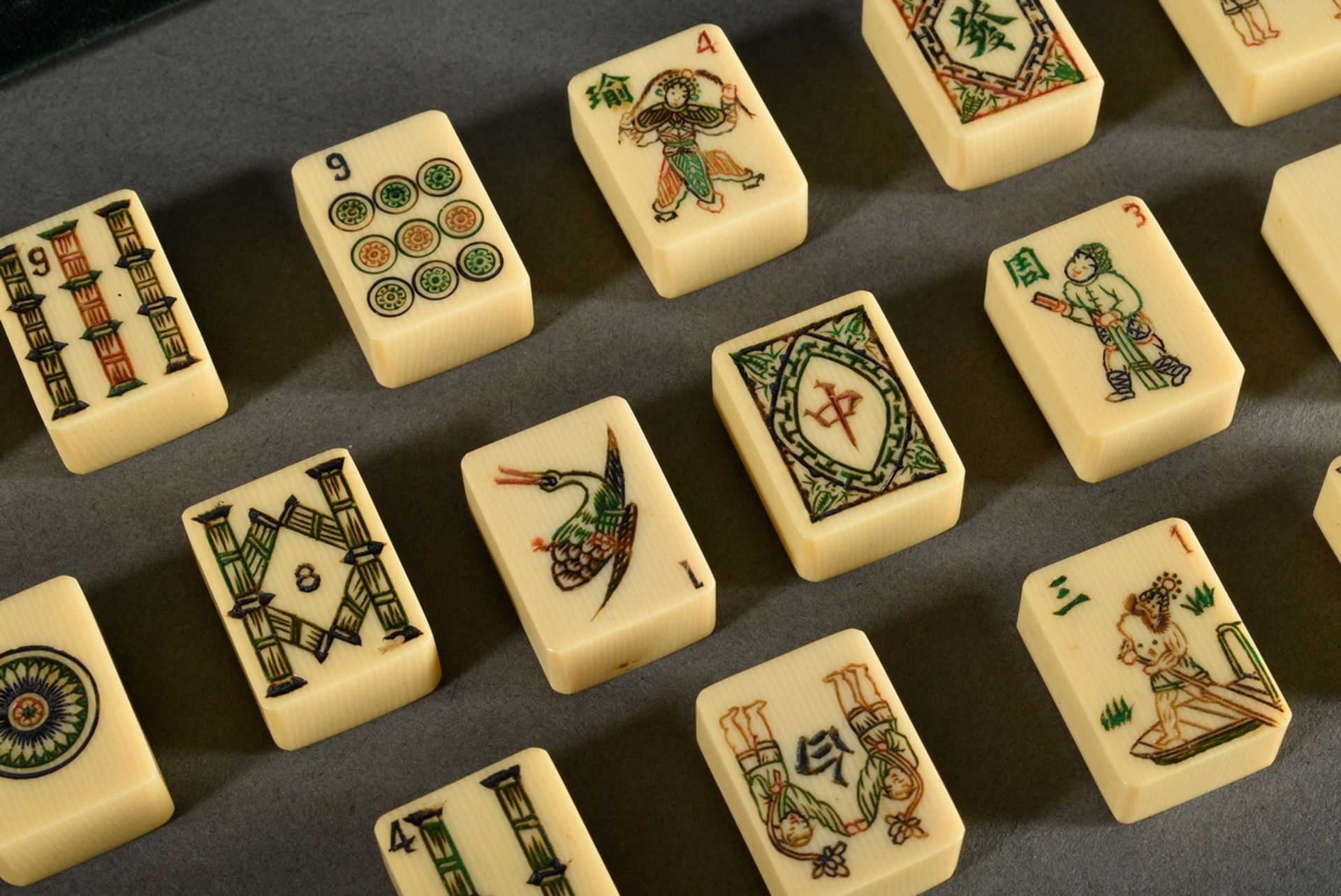 Mahjong Spiel in Samt ausgekleidetem Lederkoffer mit Bambus-Bakelit Spielsteinen, -stäbchen und -wü - Bild 4 aus 7