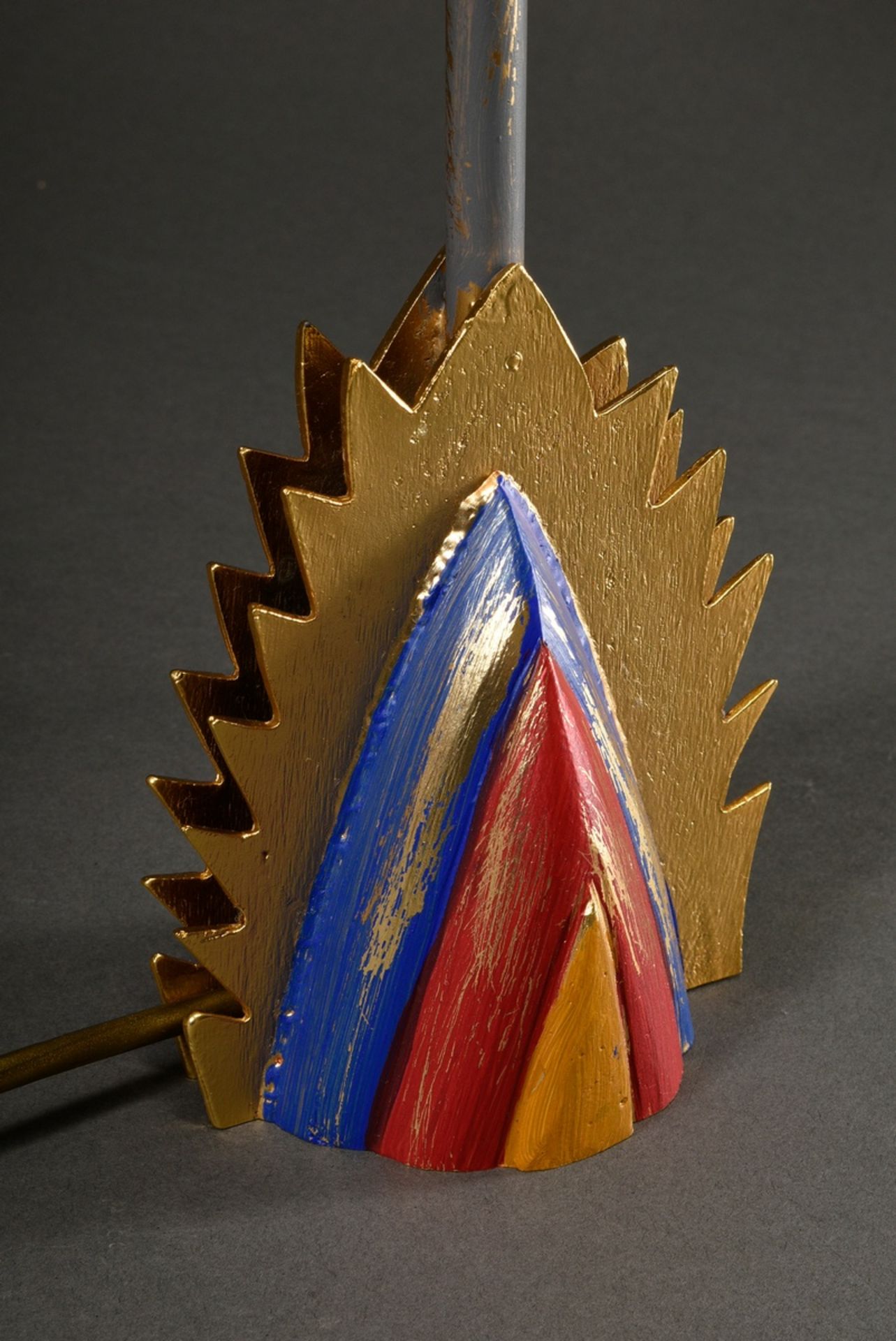 Casenove, Pierre (*1943) "Jaume" Tischlampe, Metallguss farbig bemalt, elektrifiziert, H. 62cm, 1 L - Bild 3 aus 4