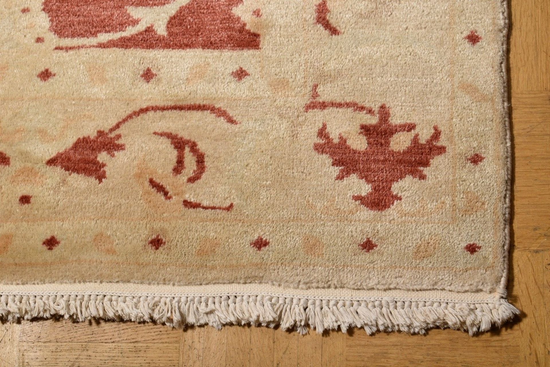 Dekorativer Ziegler Teppich mit floraler Musterung in hellen Farben, Wolle auf Baumwolle, 2. Hälfte - Bild 3 aus 6