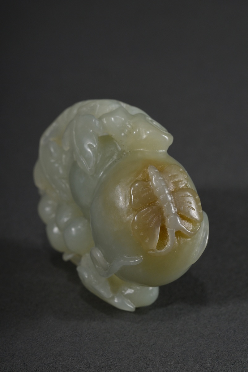 Bright jade toggle "Hulu gourds and butterfly", China, 6x4.2x1.8cm - Image 4 of 5