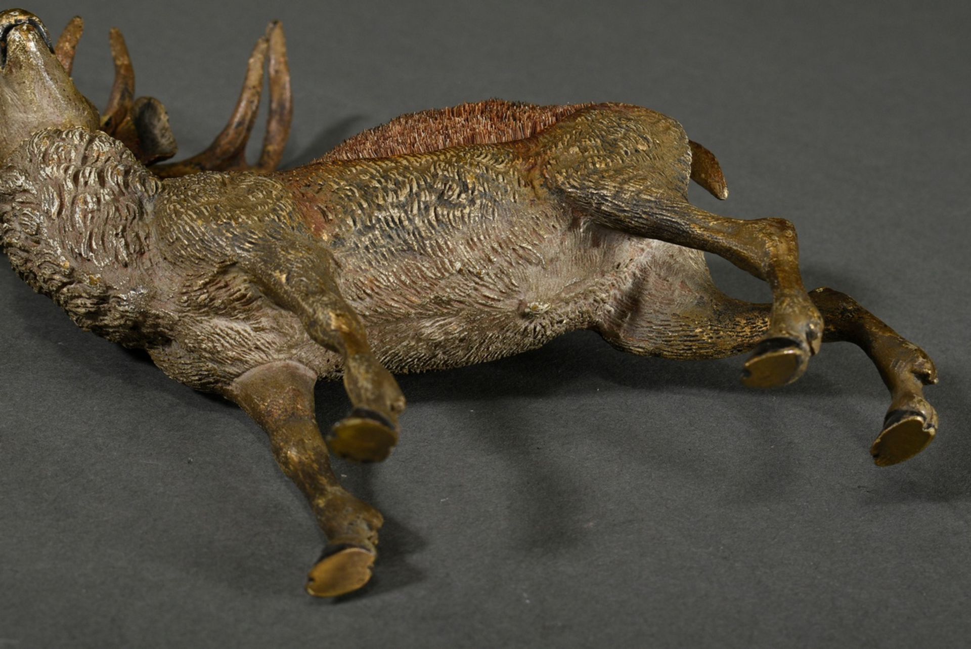 Große Wiener Bronze "Zehnender Hirsch" mit Wildschweinborsteneinsatz als Nadelhalter oder Tintenabs - Bild 5 aus 6