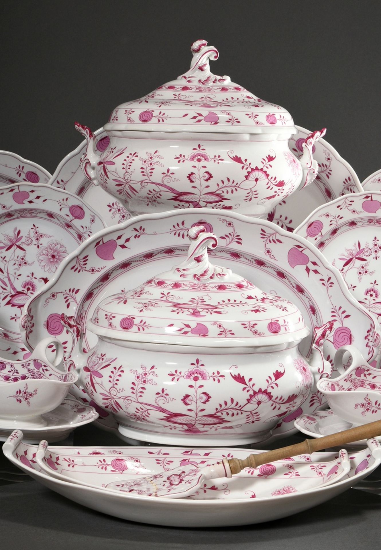 65 Pieces rare Meissen dinner service "Zwiebelmuster Pink", custom made around 1900, consisting of: