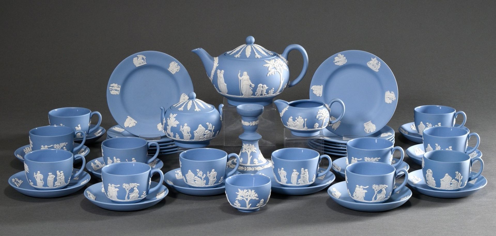 29 Teile Wedgwood Jasperware Teeservice mit klassischen Bisquitporzellan Reliefs auf hellblauem Fon - Bild 2 aus 9