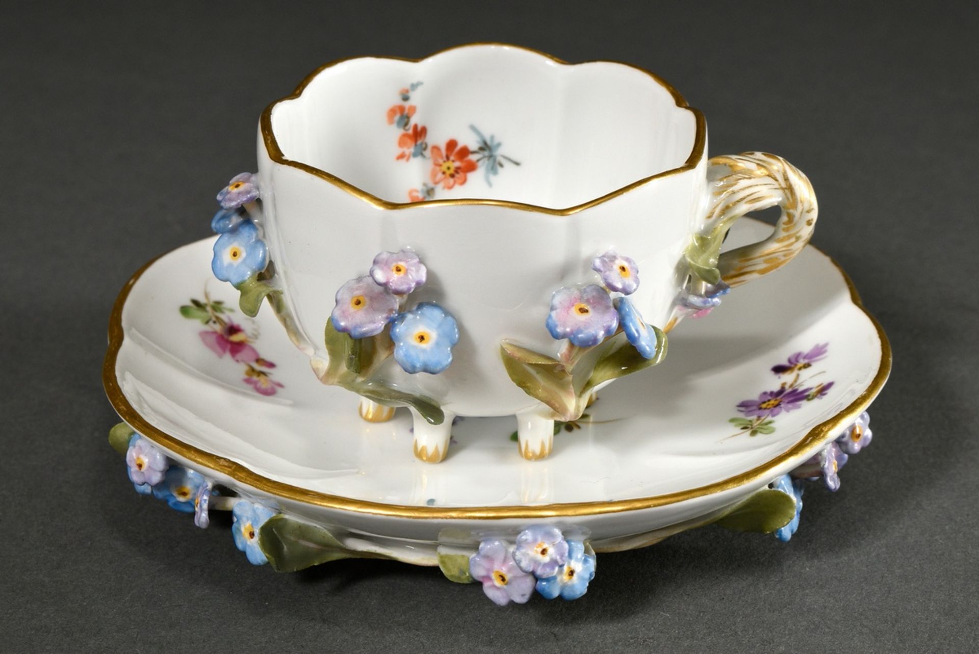 3 Pieces Meissen: Mocha cup/ saucer with relief flowers (h. 4cm, 1 blossom chip.) and 2 Trembleuse  - Image 7 of 8