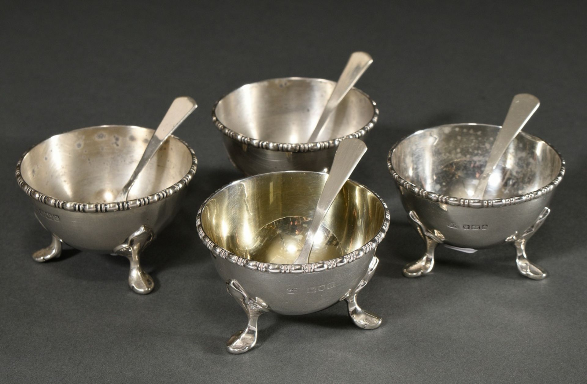 4 English salt cellars with beaded rim on leaf feet, enclosed 4 spoons, MM: Harrison Brothers & How