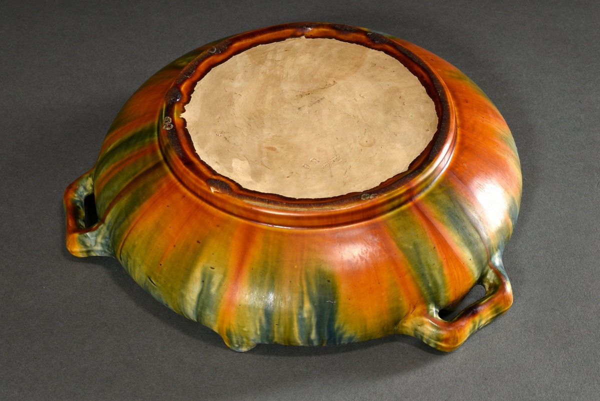 Bowl with hexagonal wavy rim and 3 angular handles, ceramic with blue-yellow gradient glaze, 1913-1 - Image 2 of 3