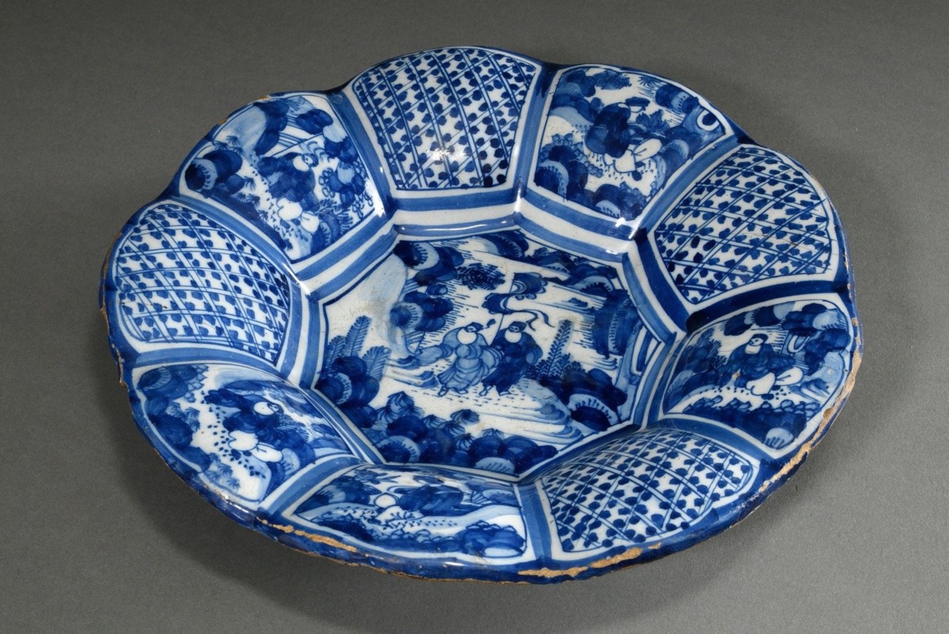 Faience humpback plate with chinoiserie decoration in blue painting, probably Frankfurt, 18th centu - Image 2 of 8