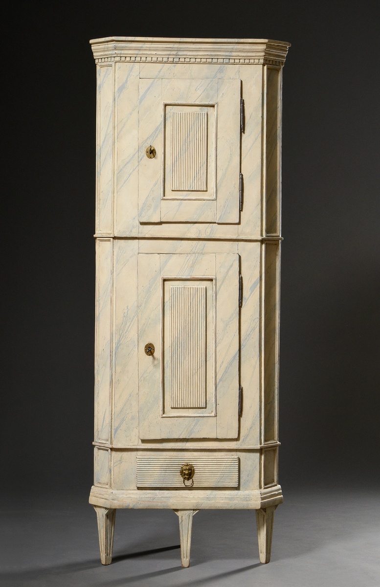 Small corner cupboard in classicist style with bevelled pilaster strips, calf's tooth moulding and 