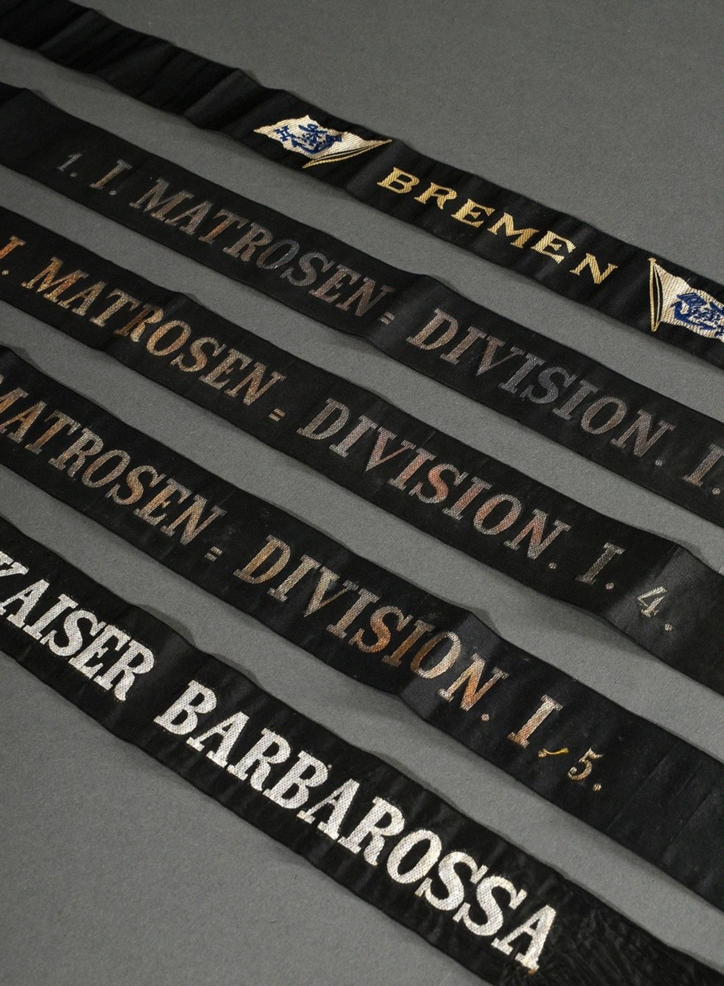 5 Diverse Original Mützenbänder der Marine "SMS Kaiser Barbarossa" (1920 abgewrackt), "Bremen" (191