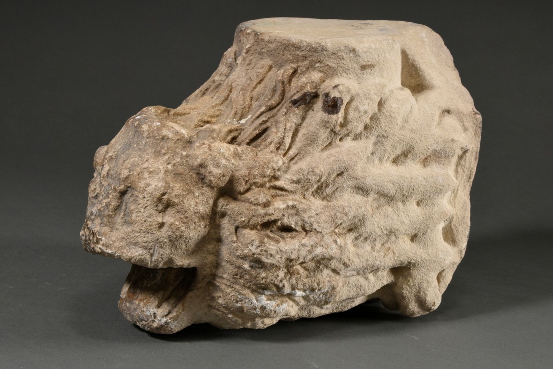Spätmittelalterliche Sandstein Säulenbasis „Liegender Löwe mit aufgerissenem Maul“, 45x34x20cm, sta - Bild 7 aus 11