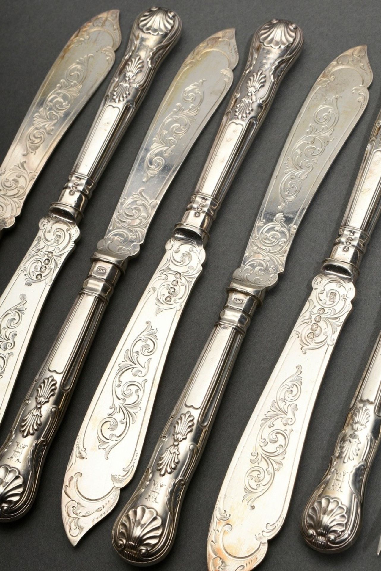 12 Pieces fish cutlery set with ornamentally engraved blades and spoons in the Kings pattern with m - Image 3 of 7