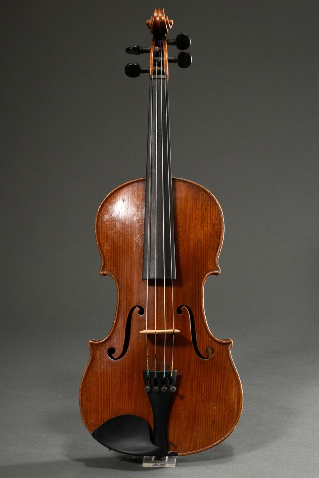 Deutsche Geige, wohl Sachsen um 1900, ohne Zettel, geteilter und leicht geflammter Boden, spielfert
