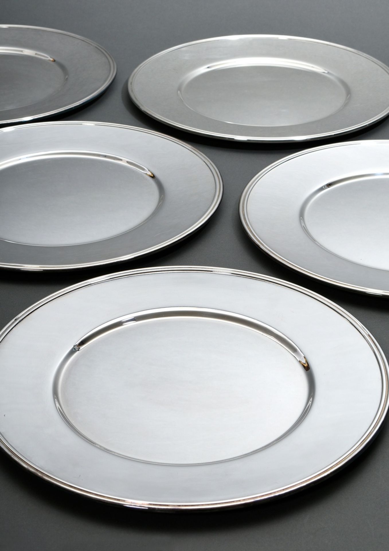 6 Modern place plates in a simple design, Wilkens, silver 925, 6240g, Ø 32cm, in original sleeves