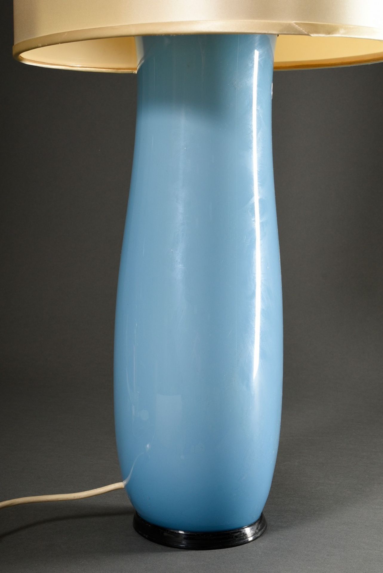 Venini Tischlampe mit ovoidem Glasfuß in hellblau-opakem Glas auf schwarzen Standring, alter Kleber - Bild 7 aus 7