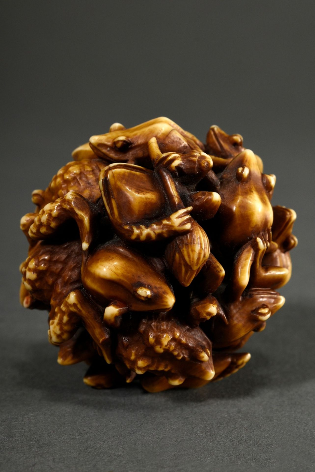 Ivory okimono in ball shape ‘Shamisen player with toads’, patinated, Japan Meiji period, around 190 - Image 3 of 7