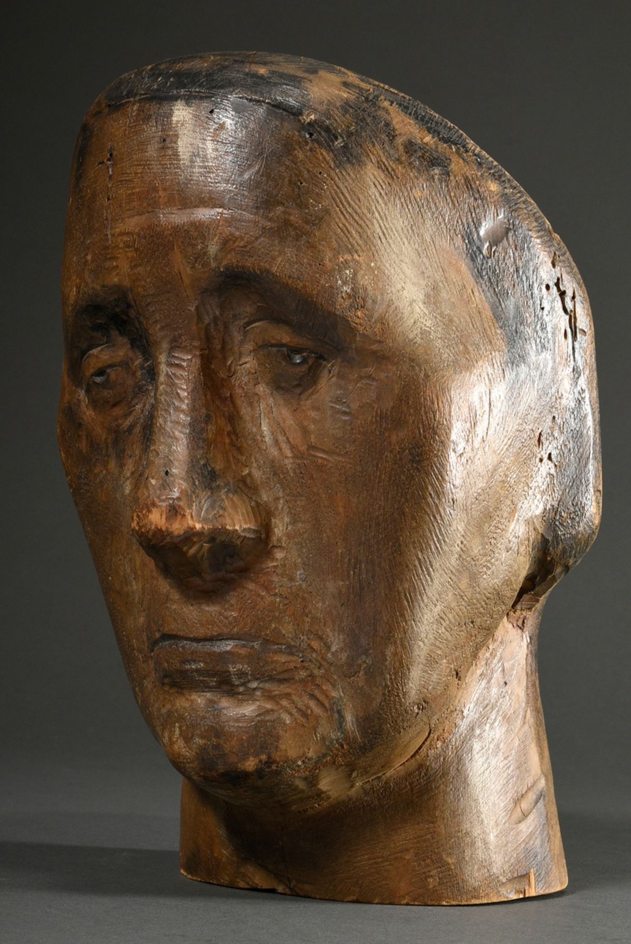 Large carved head "Old woman", wood with remnants of coloured paint, around 1920, 28x20x18cm, sligh - Image 3 of 7