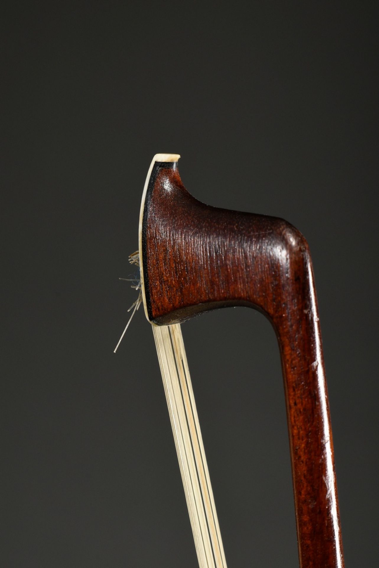 Meister Geigen Bogen, wohl Sachsen 1. Hälfte 20.Jh., ohne Brandstempel, oktogonale in runde Fernamb - Bild 6 aus 10