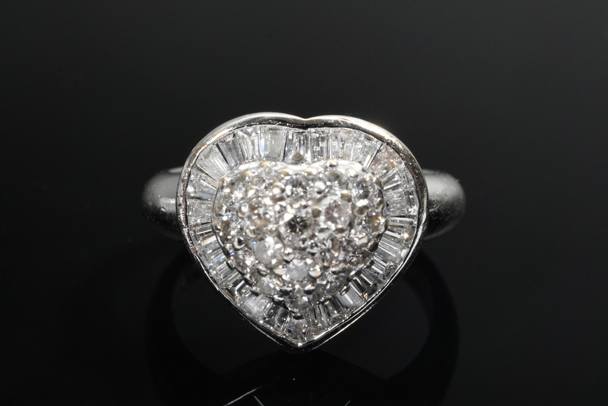 White gold 750 ring with brilliant-cut diamond heart (total approx. 0.40ct/VVS/W) in baguette diamo - Image 3 of 4