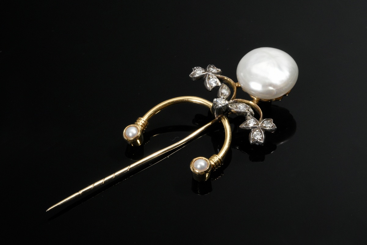 Yellow gold 800/585/750 needle with bouton pearl and 2 small river pearls as well as antique floral
