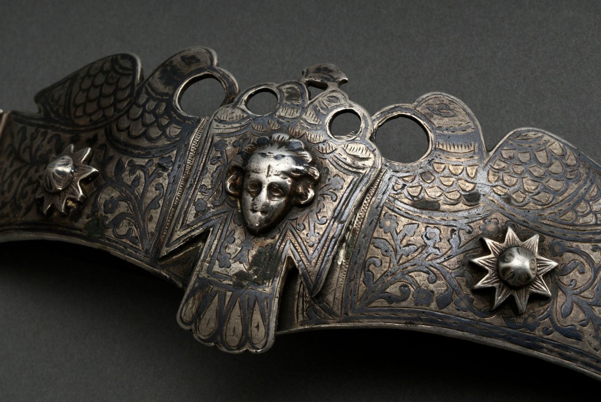 Ledergürtel mit kaukasischer Doppelvogel Schließe und ornamentalem Rankendekor in Nielloarbeit, mit - Bild 3 aus 5
