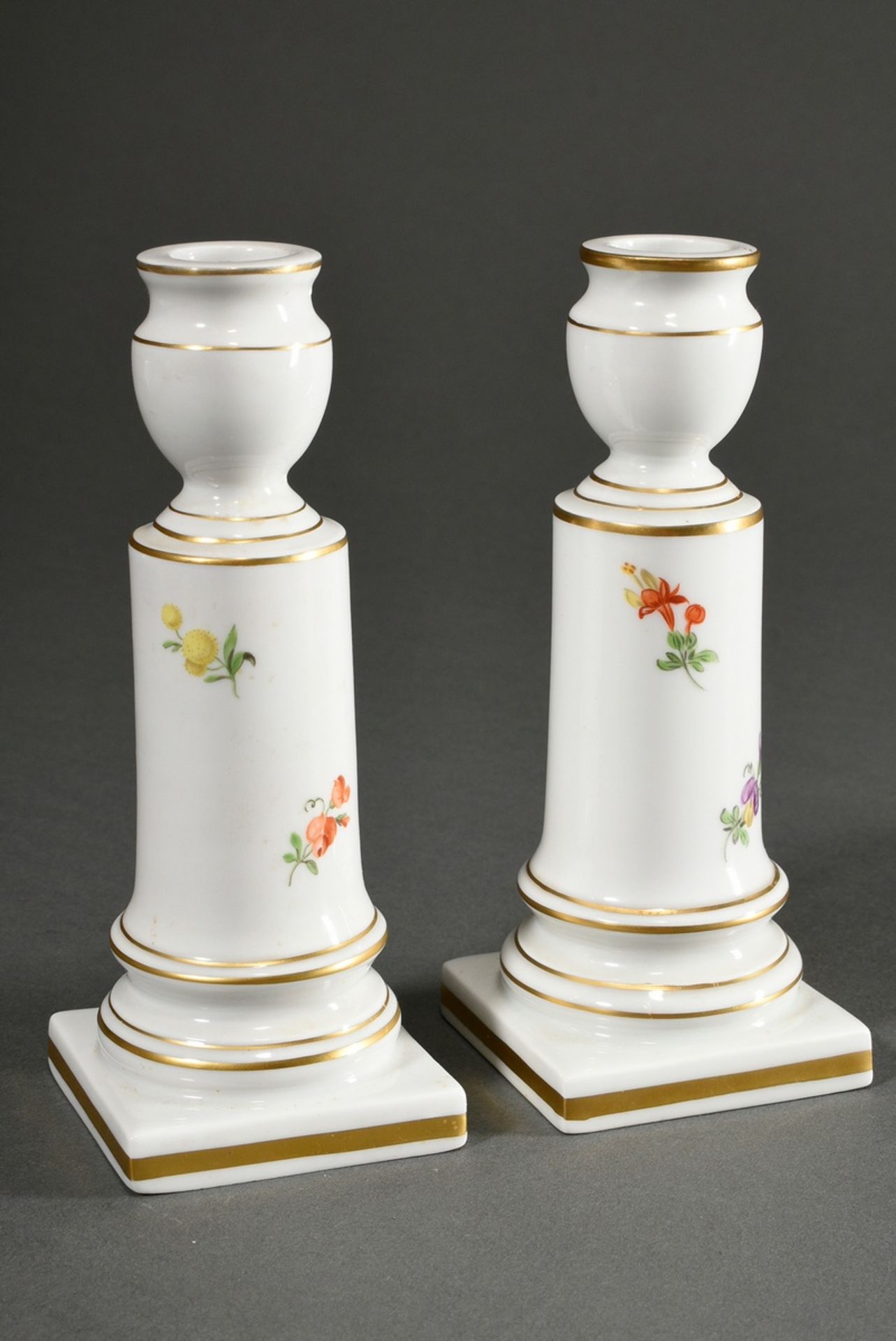 3 Various pieces Meissen "Deutsche Blume", after 1950: Cake plate (Ø 28cm) and 2 candlesticks (h. 1 - Image 7 of 8