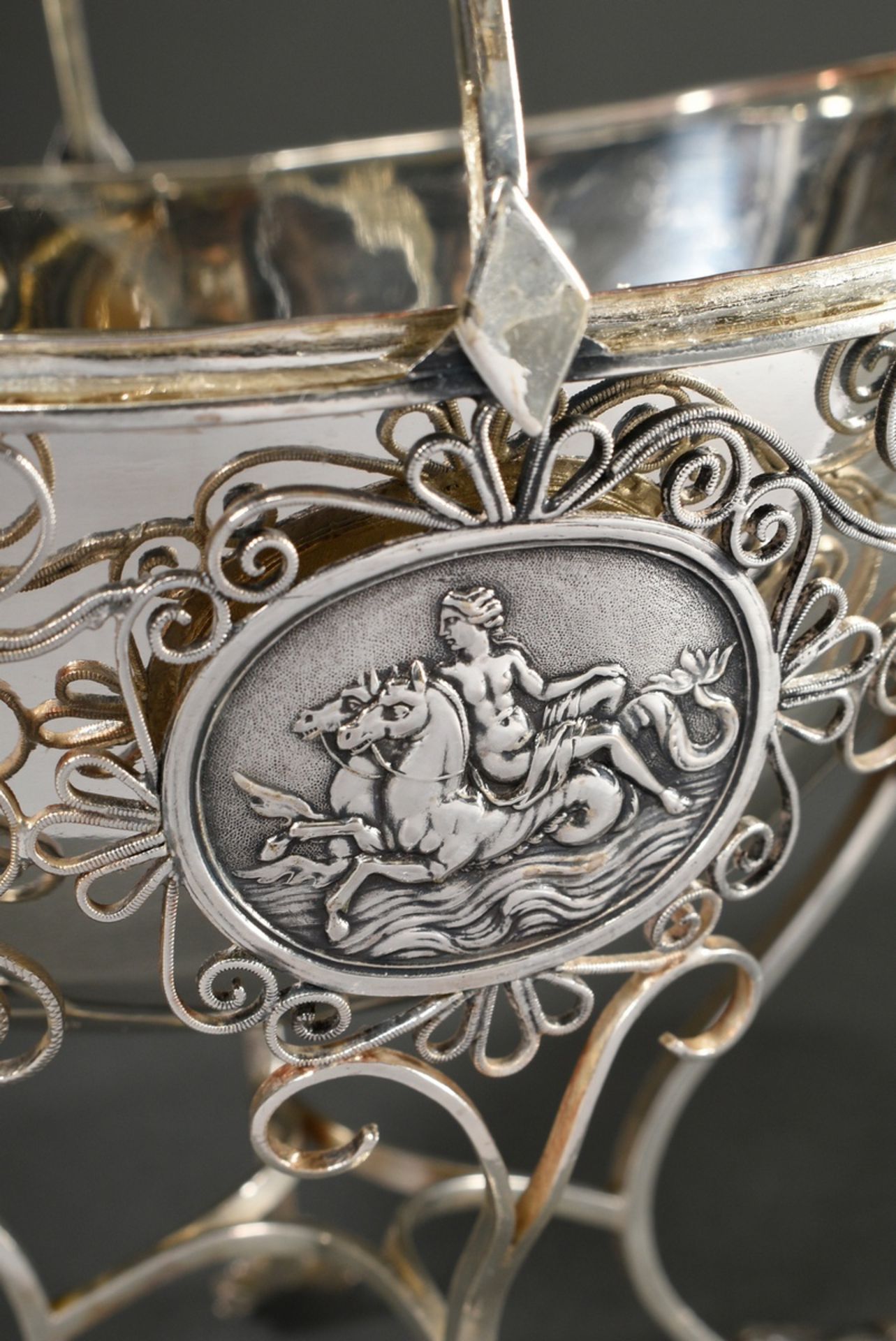 Classic Empire sugar basket with filigree work and oval relief fondi ‘Mythological scenes’, silver, - Image 2 of 4