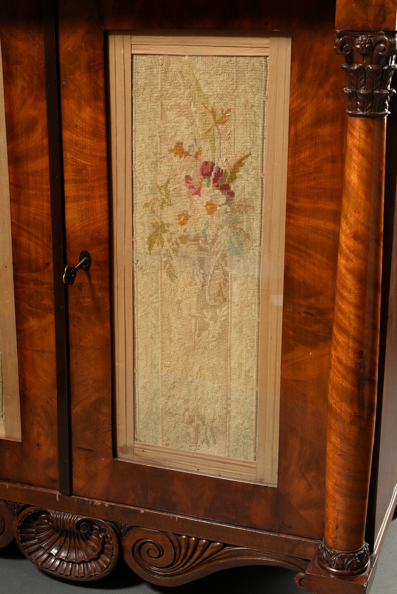 Half-height Biedermeier display cabinet with shelf attachment and full side columns, shell and fan  - Image 11 of 12