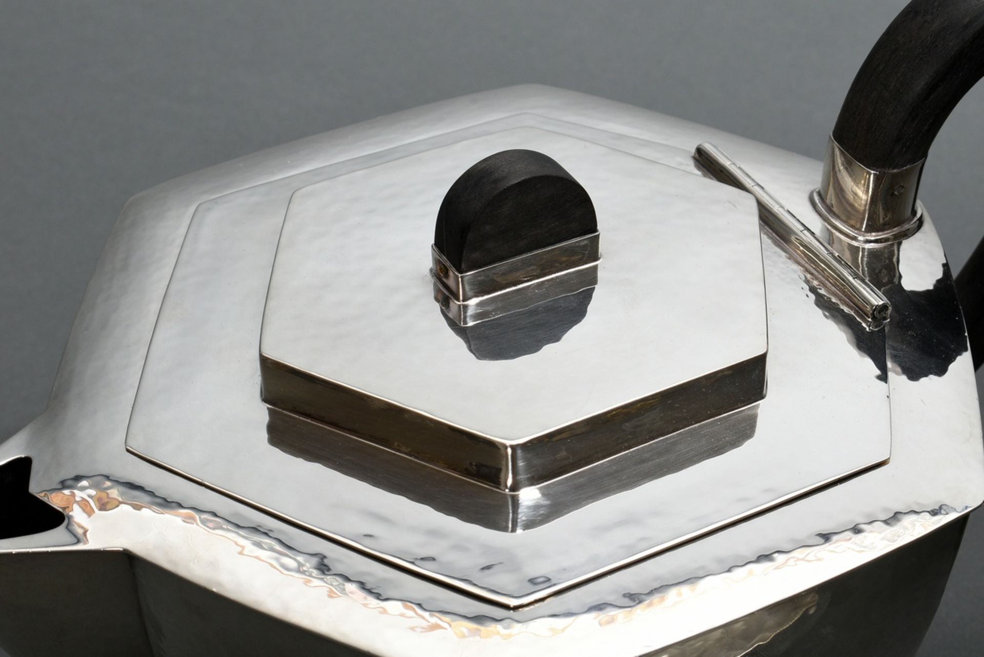 4 Teile martelliertes Art Deco Kaffee- und Teeservice in hexagonaler Form mit schwarzen Holz Handha - Bild 3 aus 7