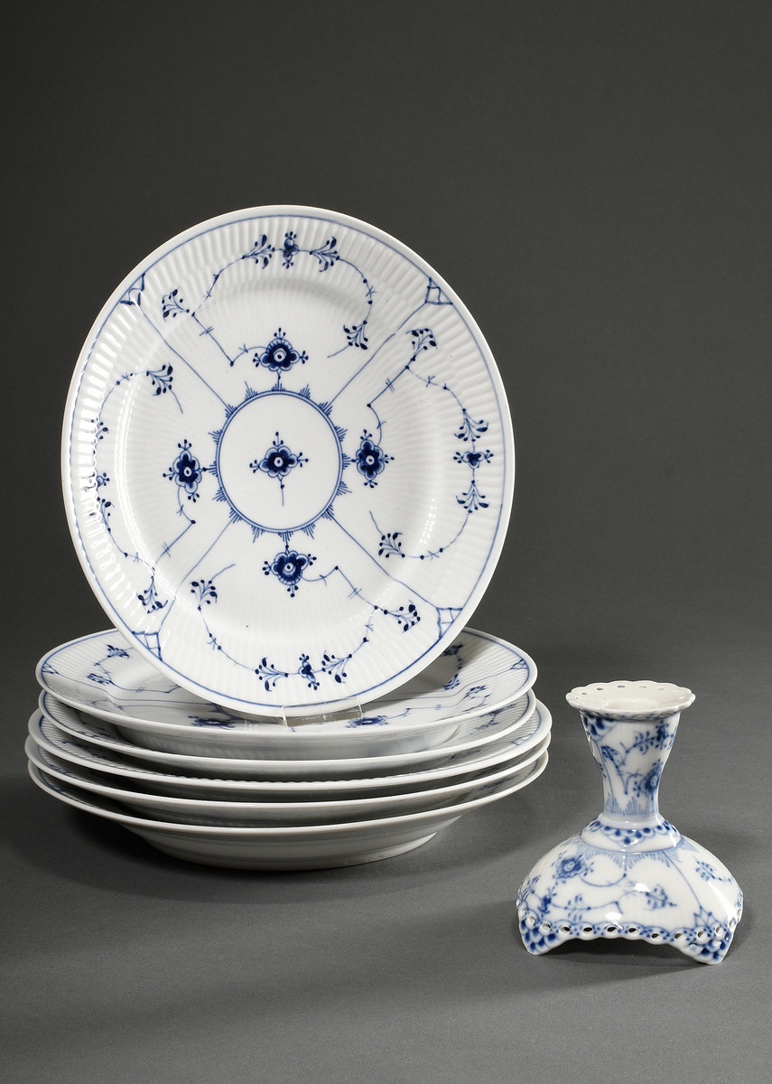 7 Various pieces Royal Copenhagen "Musselmalet": 3 flat plates (183, Ø 24cm), 3 deep plates (175, Ø