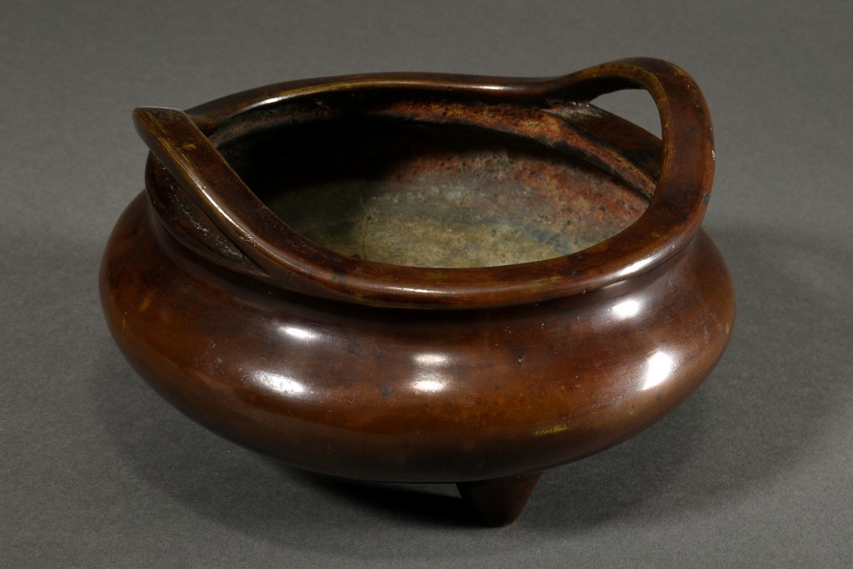 Chinese bronze incense burner on three feet with handles growing out of the rim, 6-character Chongz - Image 2 of 8