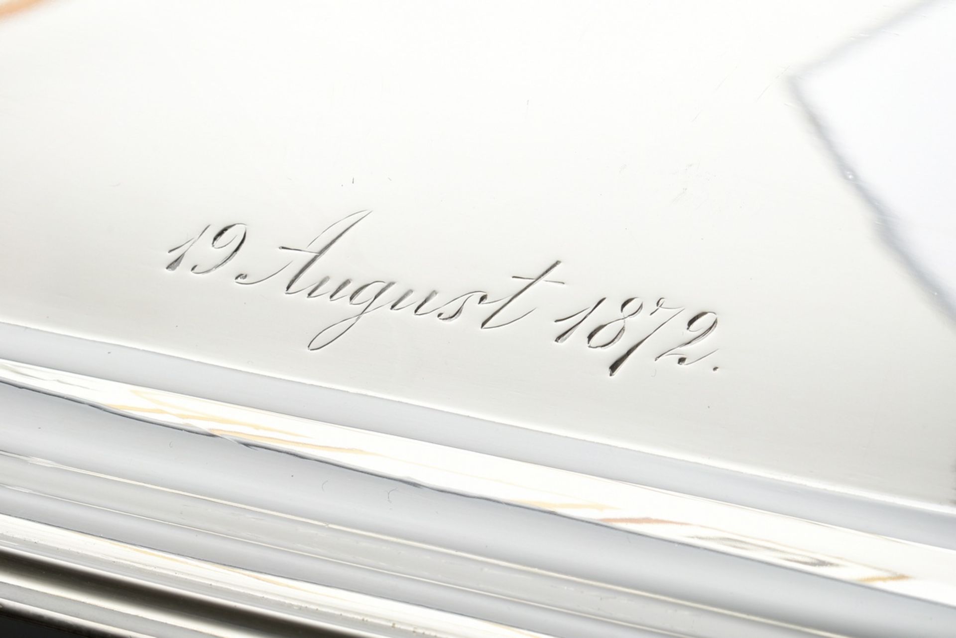 Rectangular tray in a simple design with side handles and monogram in Fraktur script ‘JR’ and date  - Image 3 of 6