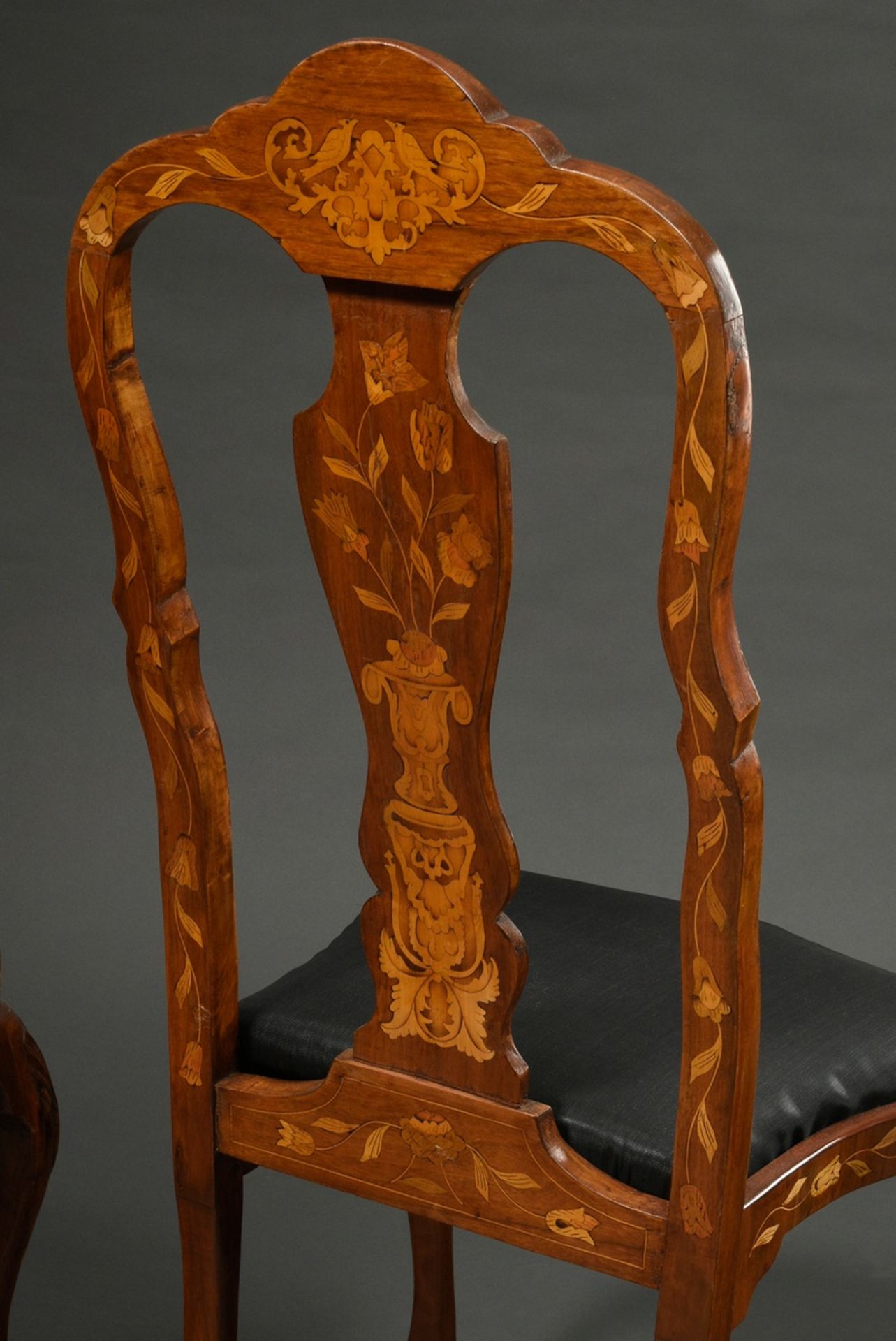 Paar Barockstühle mit aufwendig intarsierten Gestellen "Blumenkorb und -vase mit Vogel" auf geschwe - Bild 9 aus 11