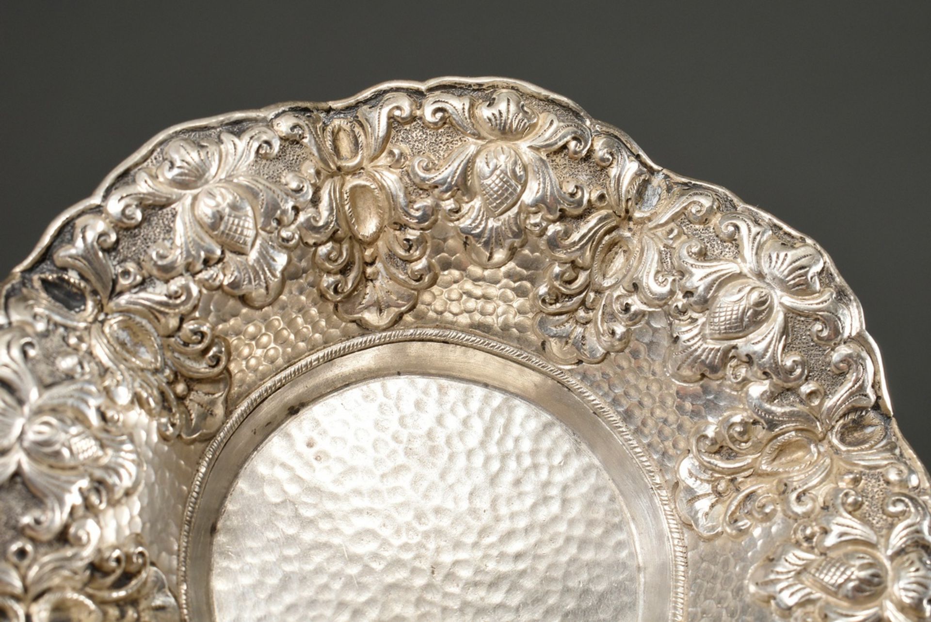 2 various small bowls with floral decor on ball feet, Java, silver, 192g, Ø 10cm, 20x13.5cm, signs  - Image 4 of 7