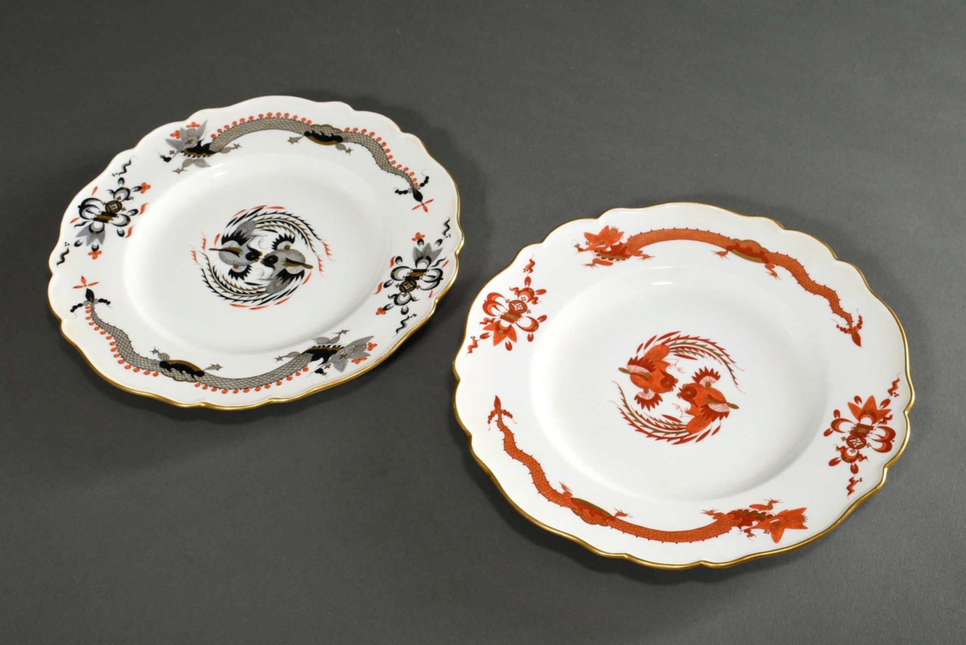 2 Diverse Meissen Speiseteller "Hofdrache" in schwarz und korallenrot mit Goldstaffage, 1924-1934,  - Bild 2 aus 4