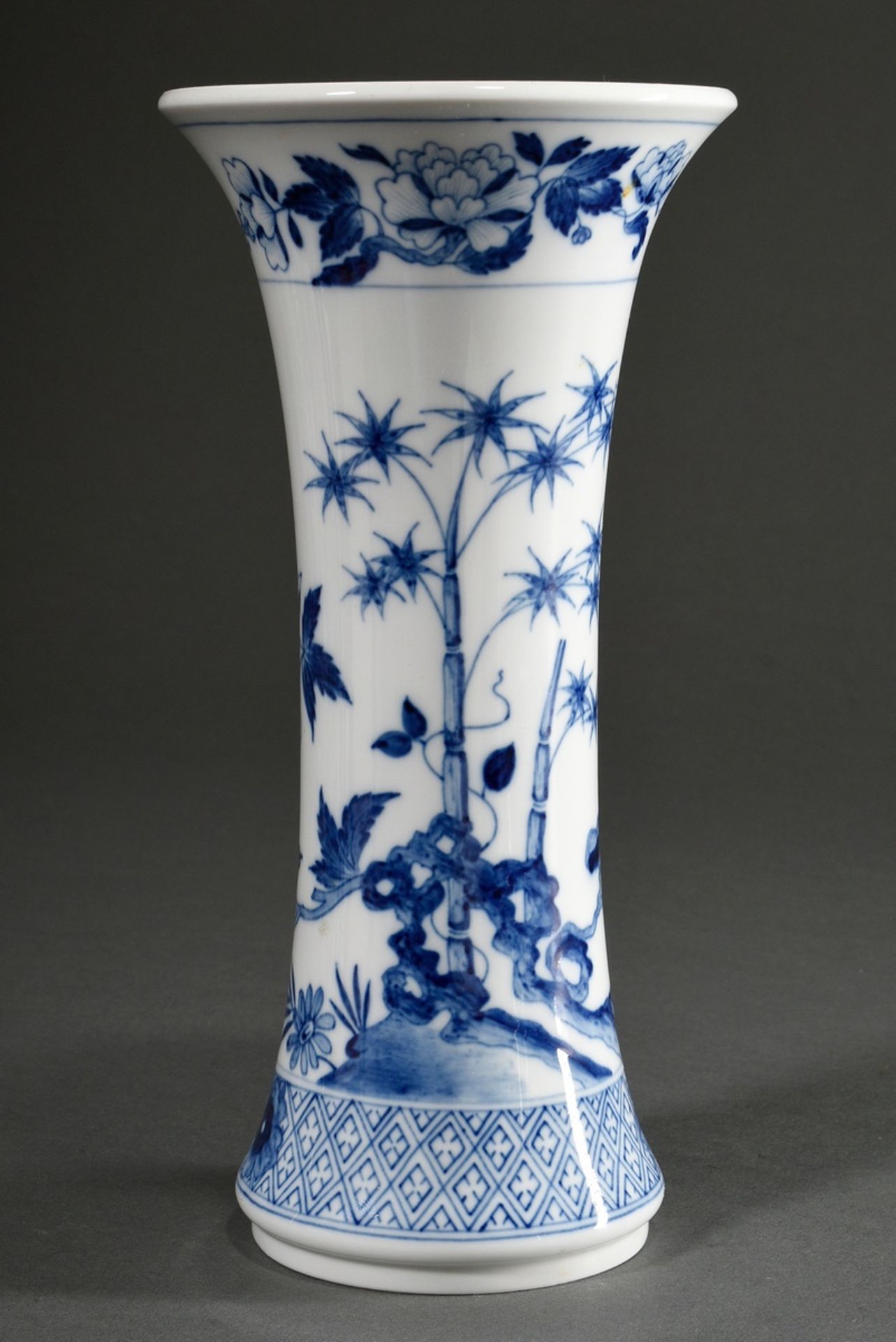 Meissen stick vase with blue painting decoration, 2nd half 20th c., h. 25,5cm, 2 grinding marks