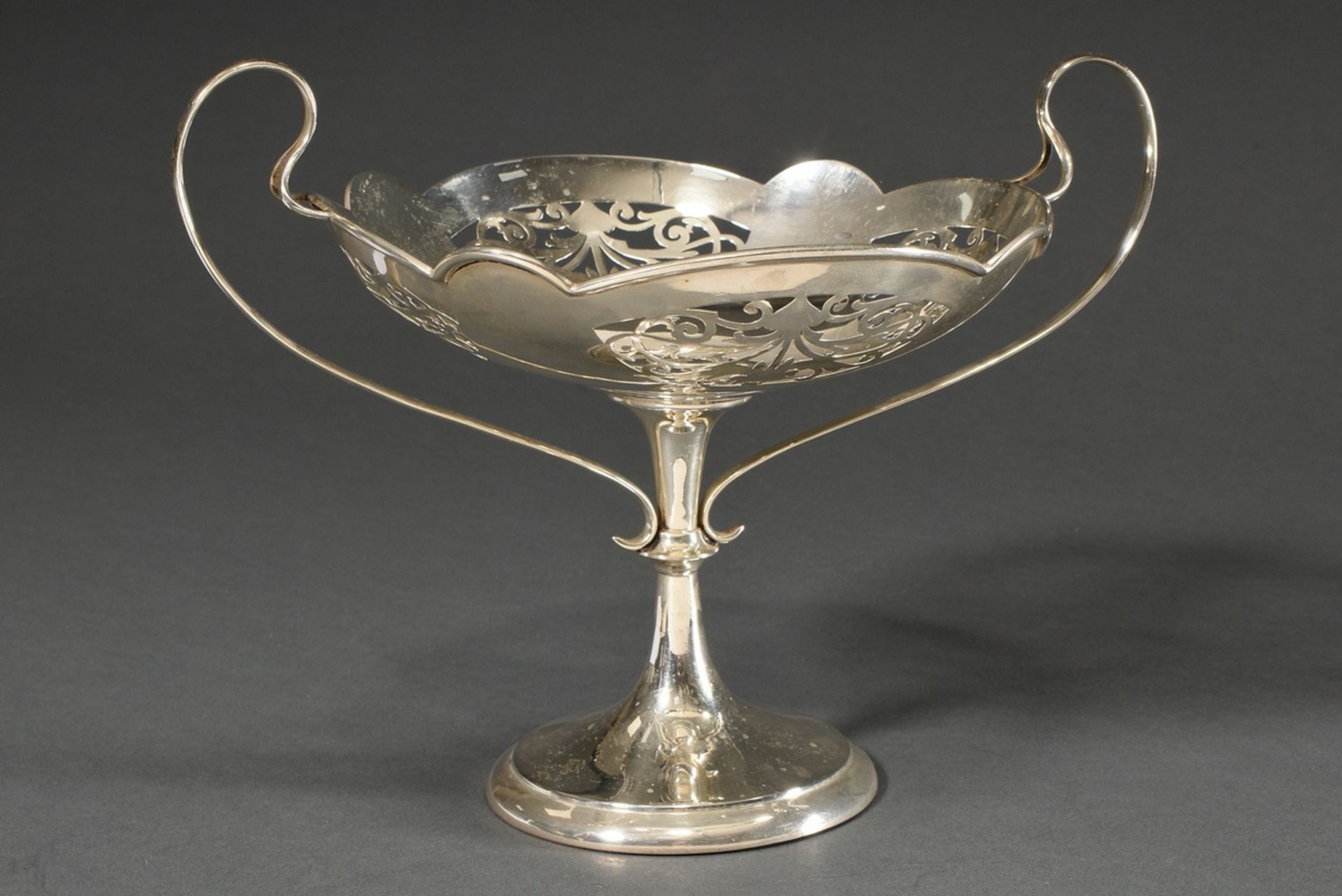 Elegant confectionery centrepiece, floral openwork and protruding handles, MM: Garrard & Co Ltd, Lo