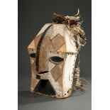 Kleine und seltene Kifwebe Maske der Luba, Zentral Afrika/ Kongo (DRC), Holz mit Spuren von Kaolin 