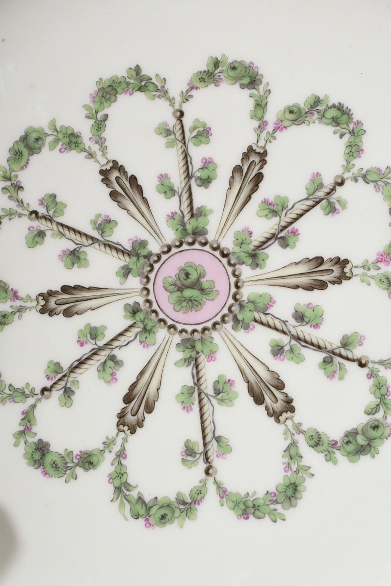 KPM plate with green-grey rosette in the mirror as well as pointed arch openwork and pearl border o - Image 5 of 5
