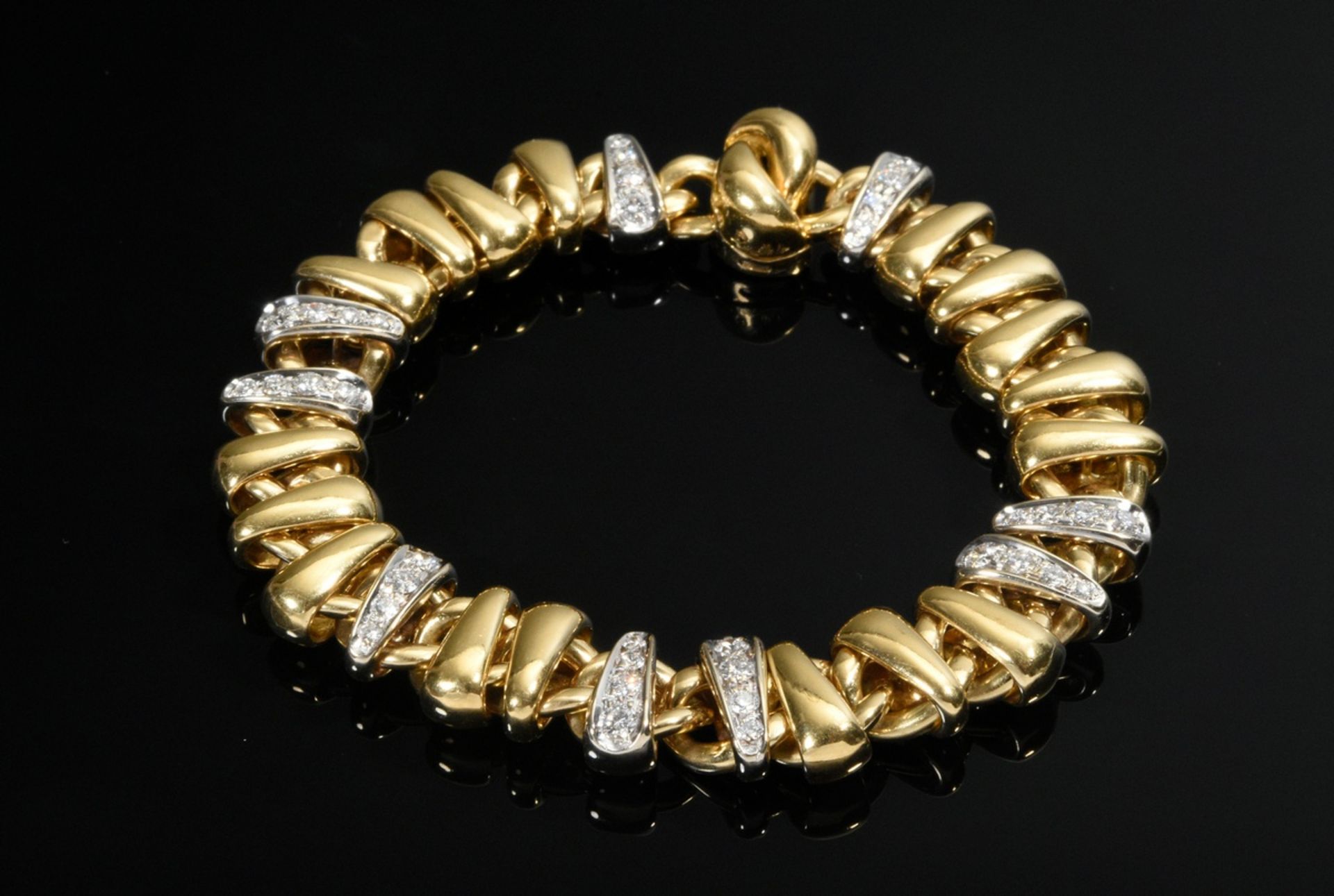 Pomellato Gelb- und Weißgold 750 Armband mit Brillanten (zus. ca. 1.35ct/VSI/W), Panzerband mit lei