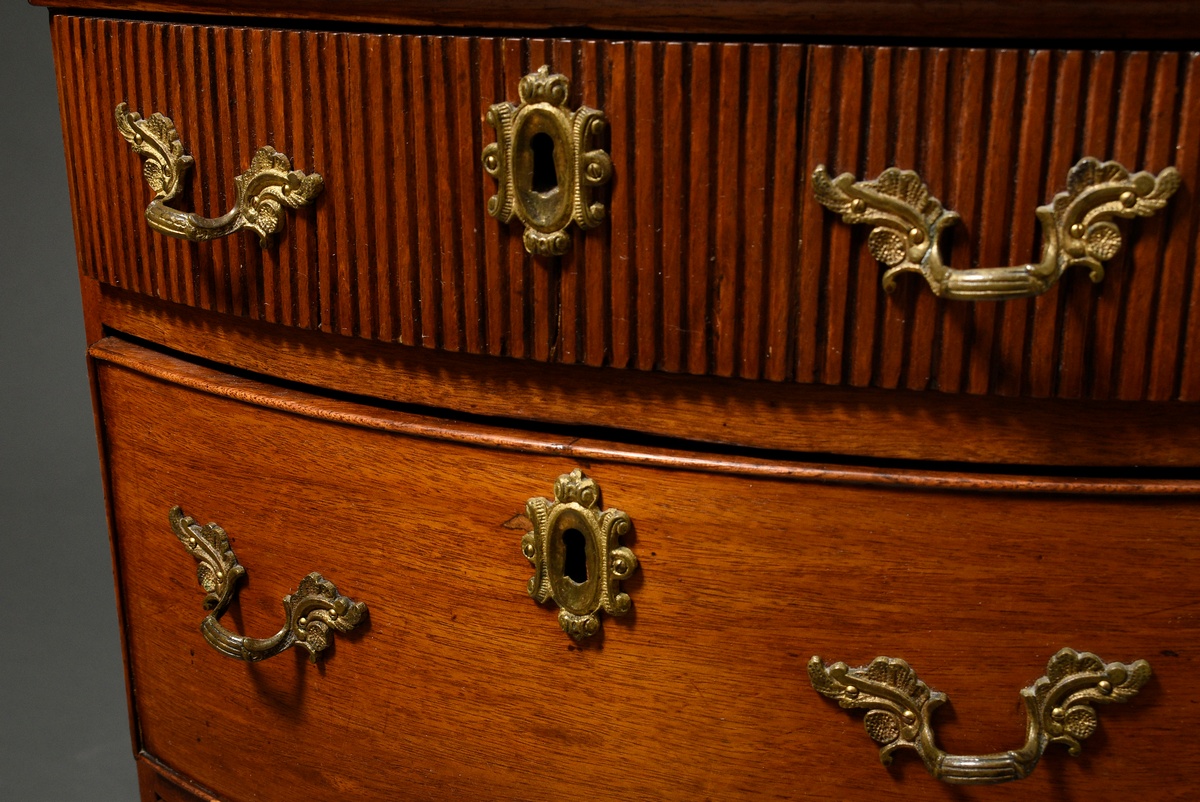 Small pier chest of drawers with 4 drawers and rounded front and vertically grooved top on pressed  - Image 4 of 7