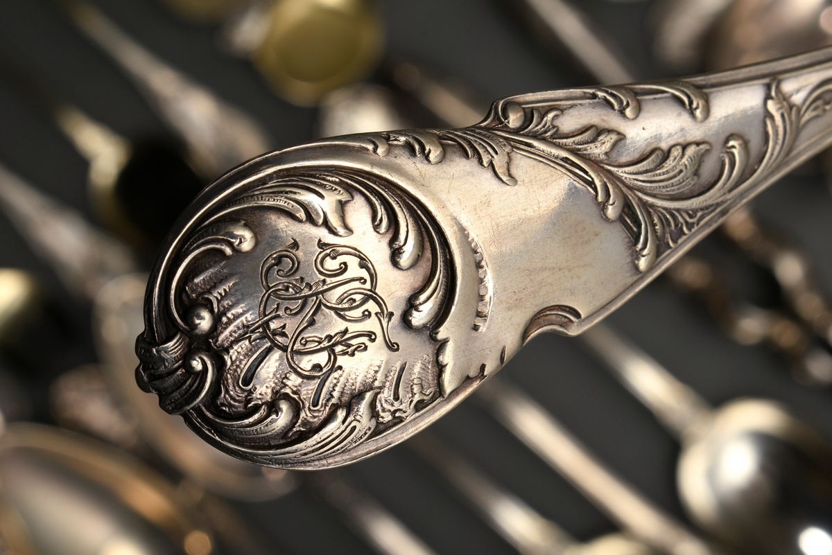 195 Pieces Neo-Rococo cutlery with rocailles and alloy monogram ‘RJH’, silver 800, 8420g (o. knives - Image 16 of 21