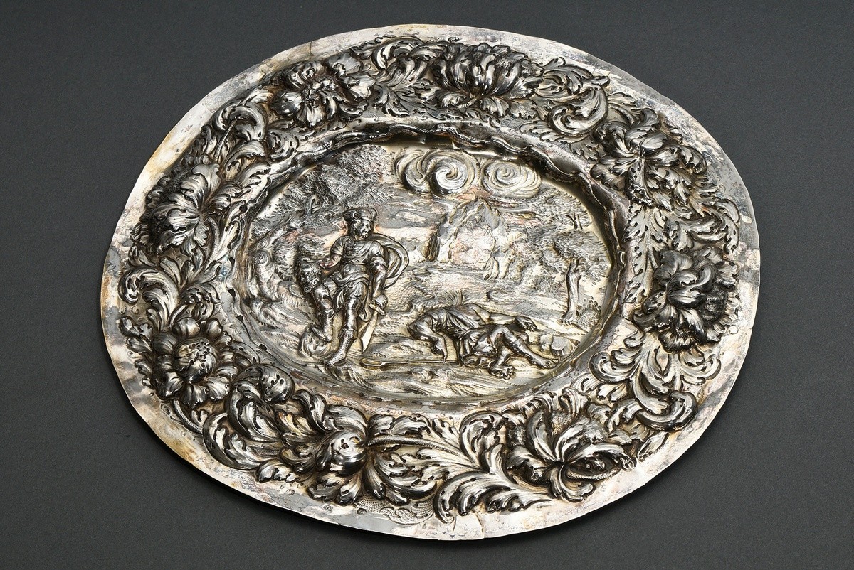 Oval Baroque display plate with embossed decoration "David with the head of Goliath in a wide lands - Image 8 of 8