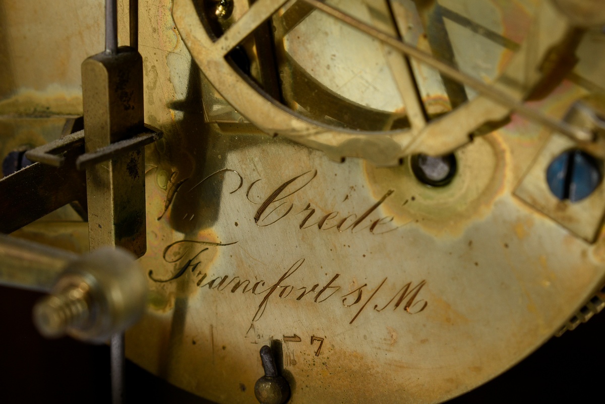 Biedermeier Reiseuhr in Holzgehäuse mit floralen Intarsien und Schleiflack Leisten sowie ornamentie - Bild 8 aus 9