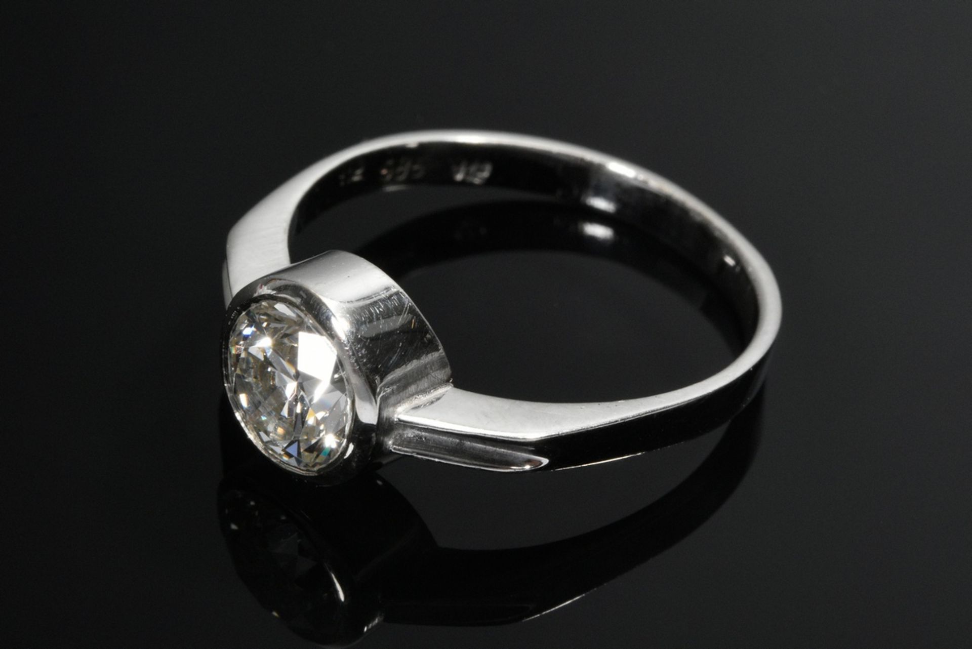 Elegant white gold 585 ring with brilliant-cut diamond solitaire (approx. 1.30ct/ VVSI-VSI/TCR), 2. - Image 2 of 3